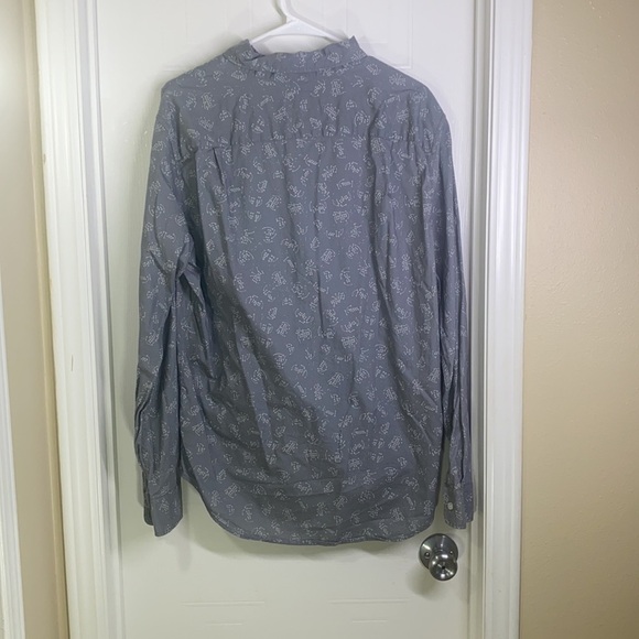 American Eagle - Gray Button Down & White Size L - Picture 7 of 7